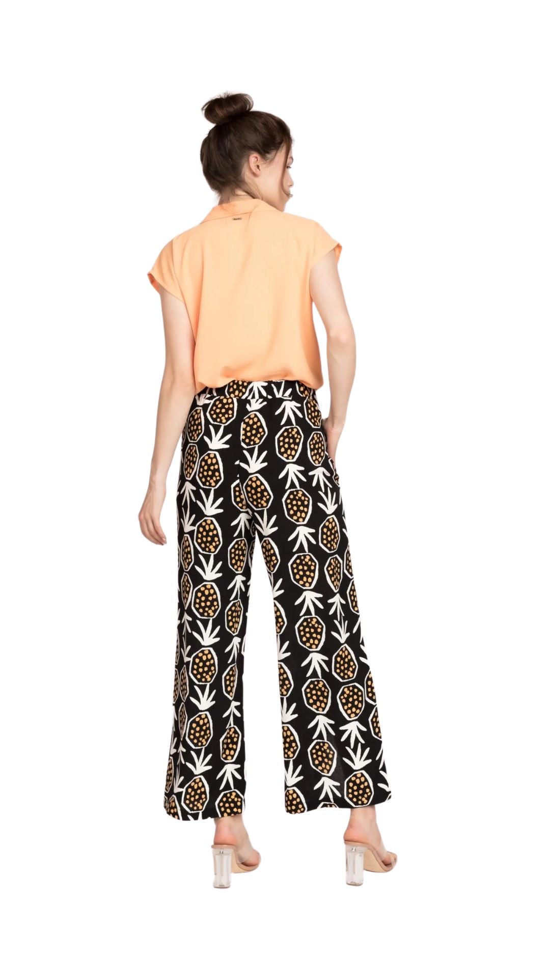 PANTALÓN CON ABERTURAS ESTAMPADO PIÑAS